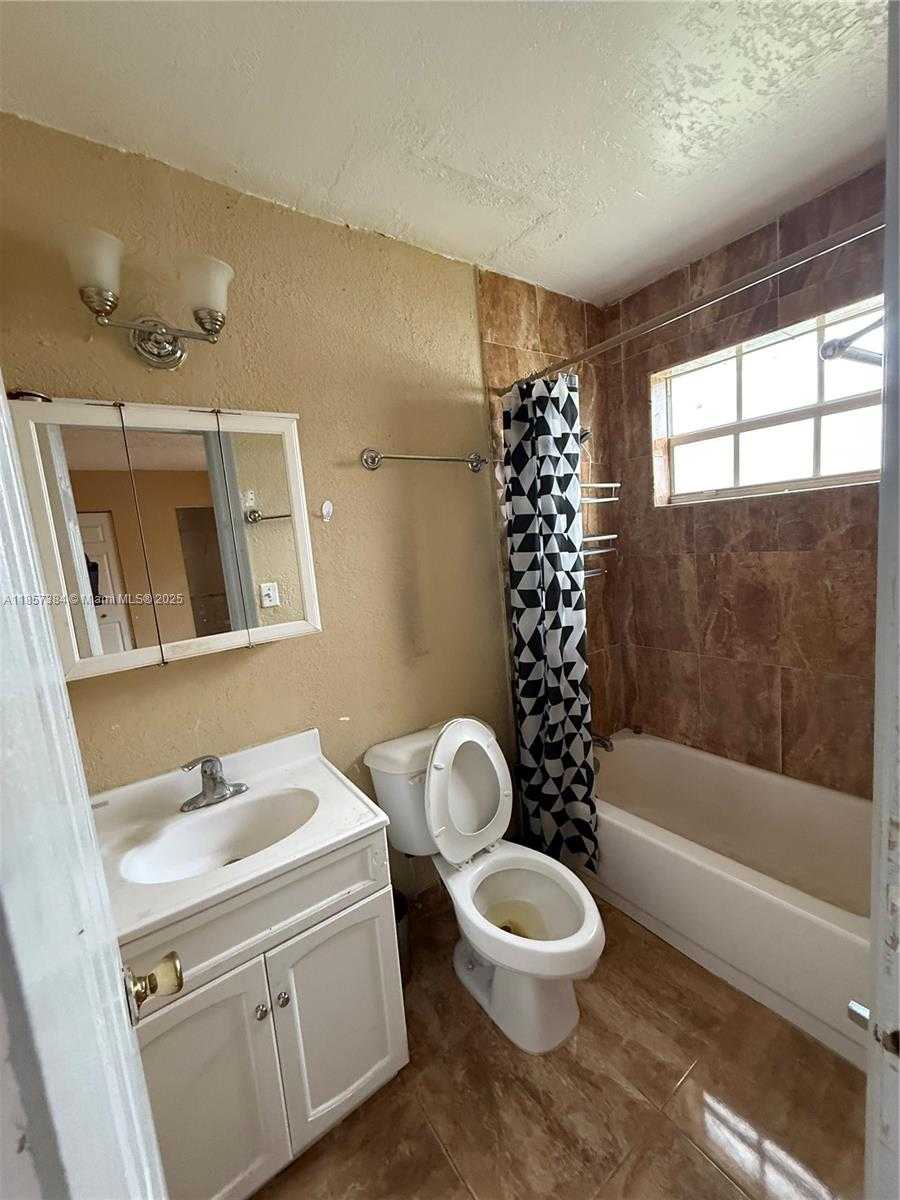 Small Image of 3361 NORTH WEST 189TH, Miami Gardens Number 17