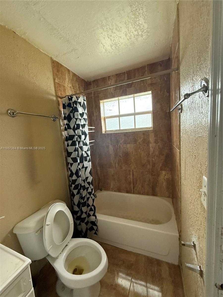 Small Image of 3361 NORTH WEST 189TH, Miami Gardens Number 18