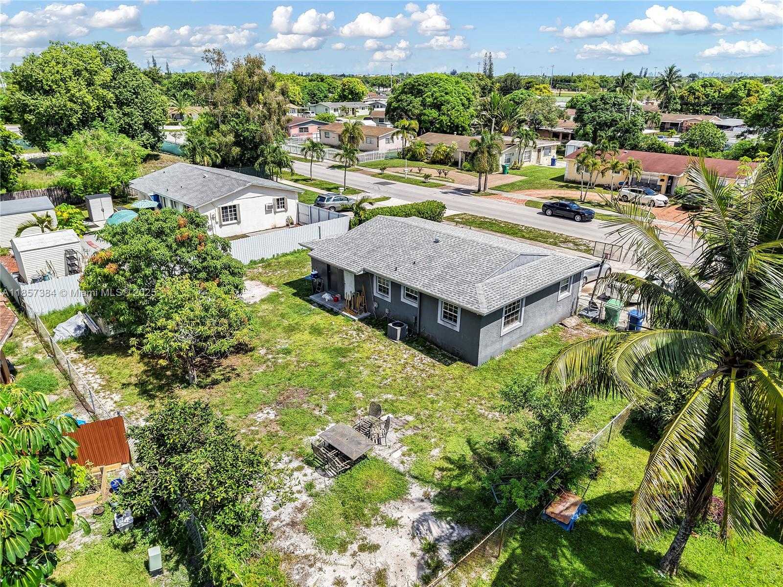 Small Image of 3361 NORTH WEST 189TH, Miami Gardens Number 7