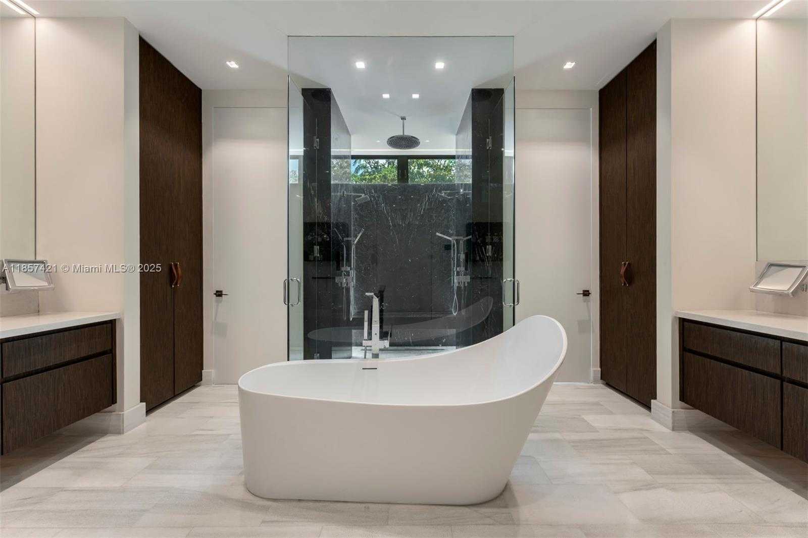 Small Image of 540 LEUCADENDRA DR, Coral Gables Number 11