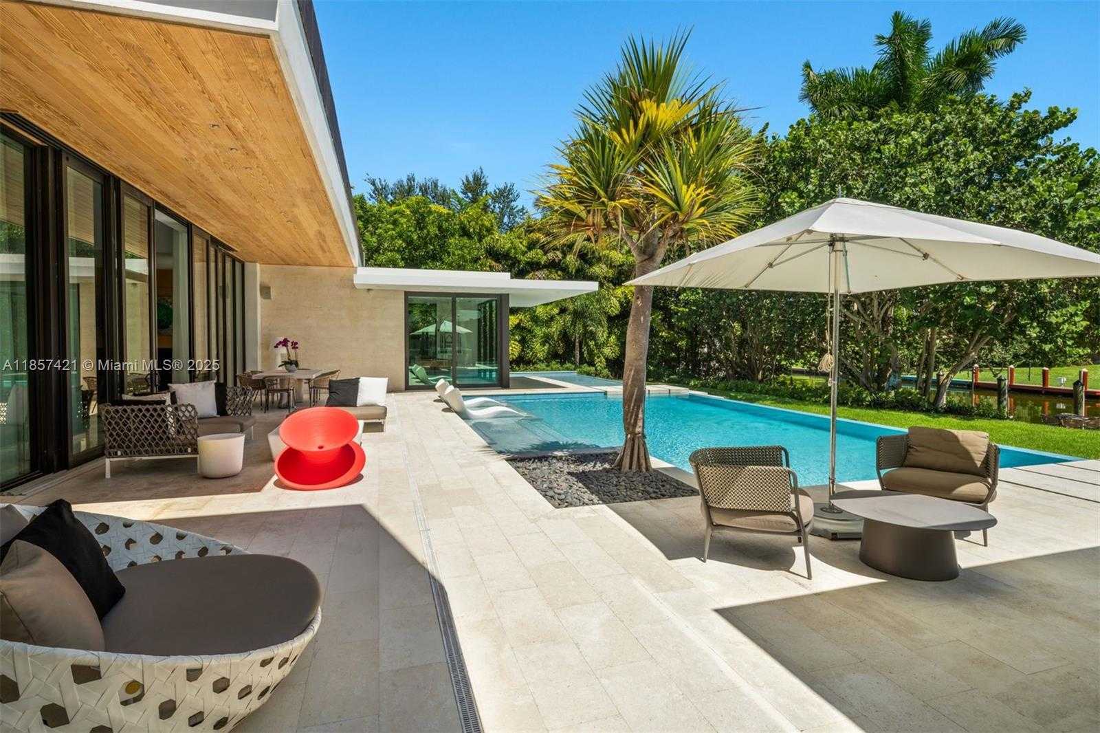 Small Image of 540 LEUCADENDRA DR, Coral Gables Number 14