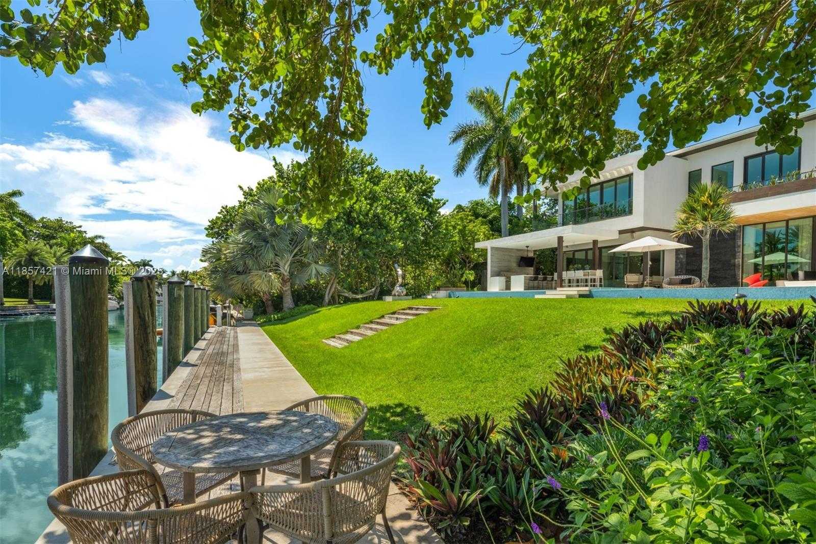 Small Image of 540 LEUCADENDRA DR, Coral Gables Number 16