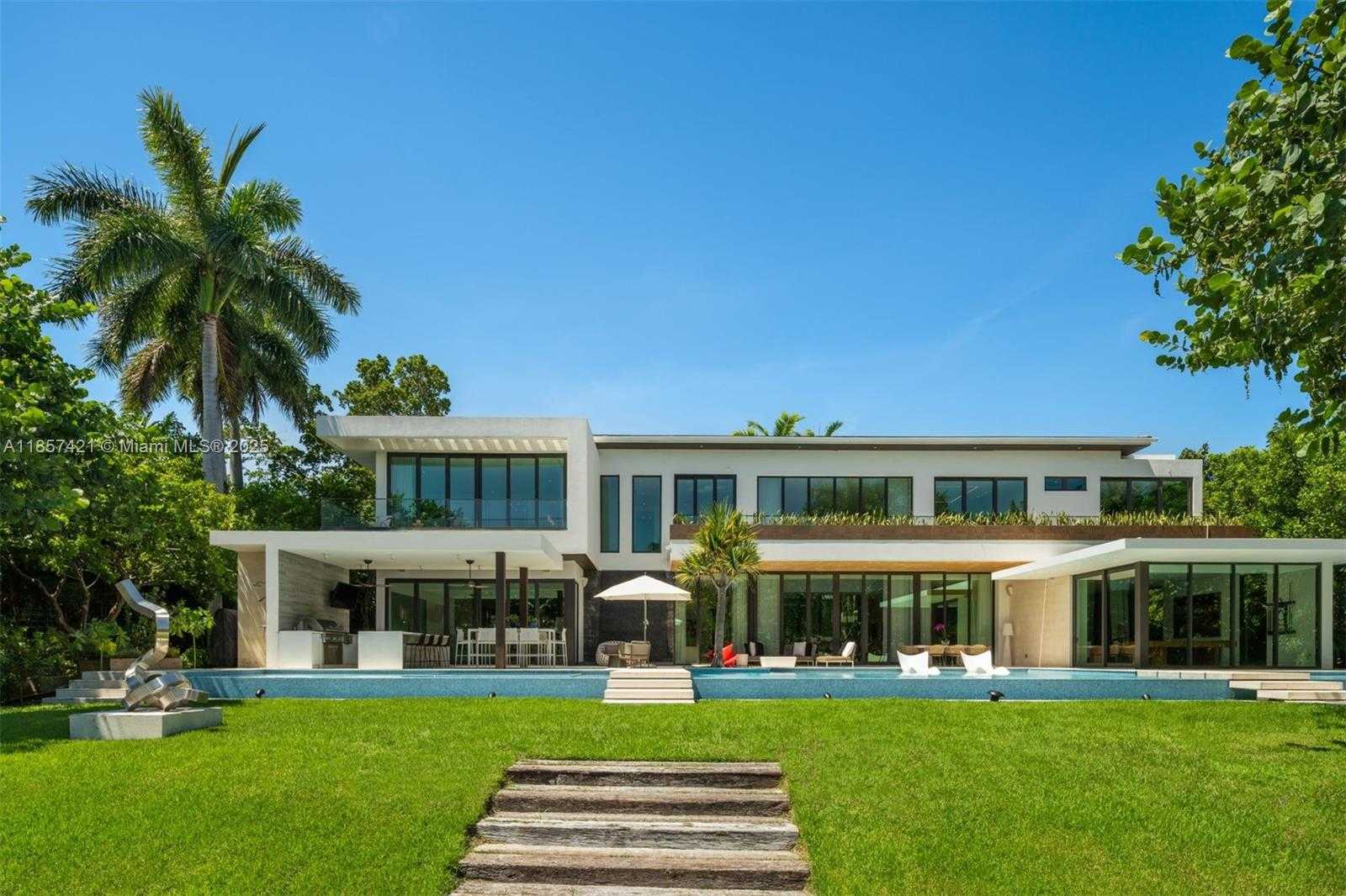 Small Image of 540 LEUCADENDRA DR, Coral Gables Number 17