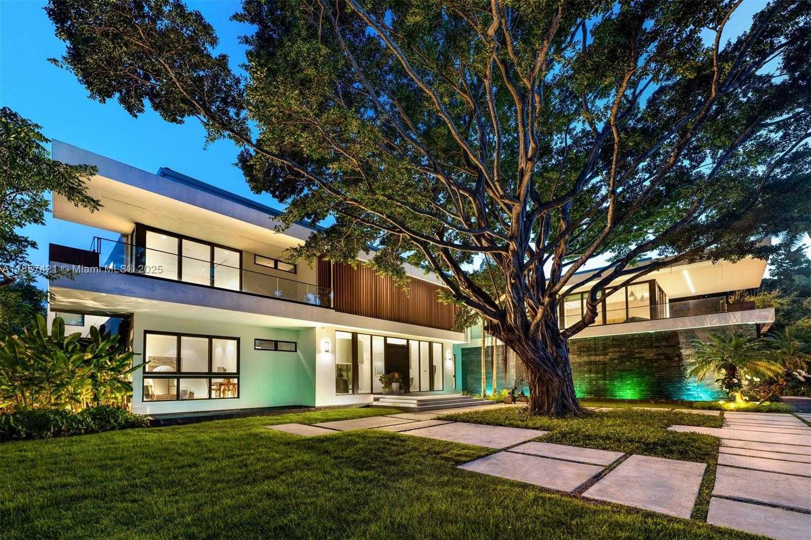 Small Image of 540 LEUCADENDRA DR, Coral Gables Number 18