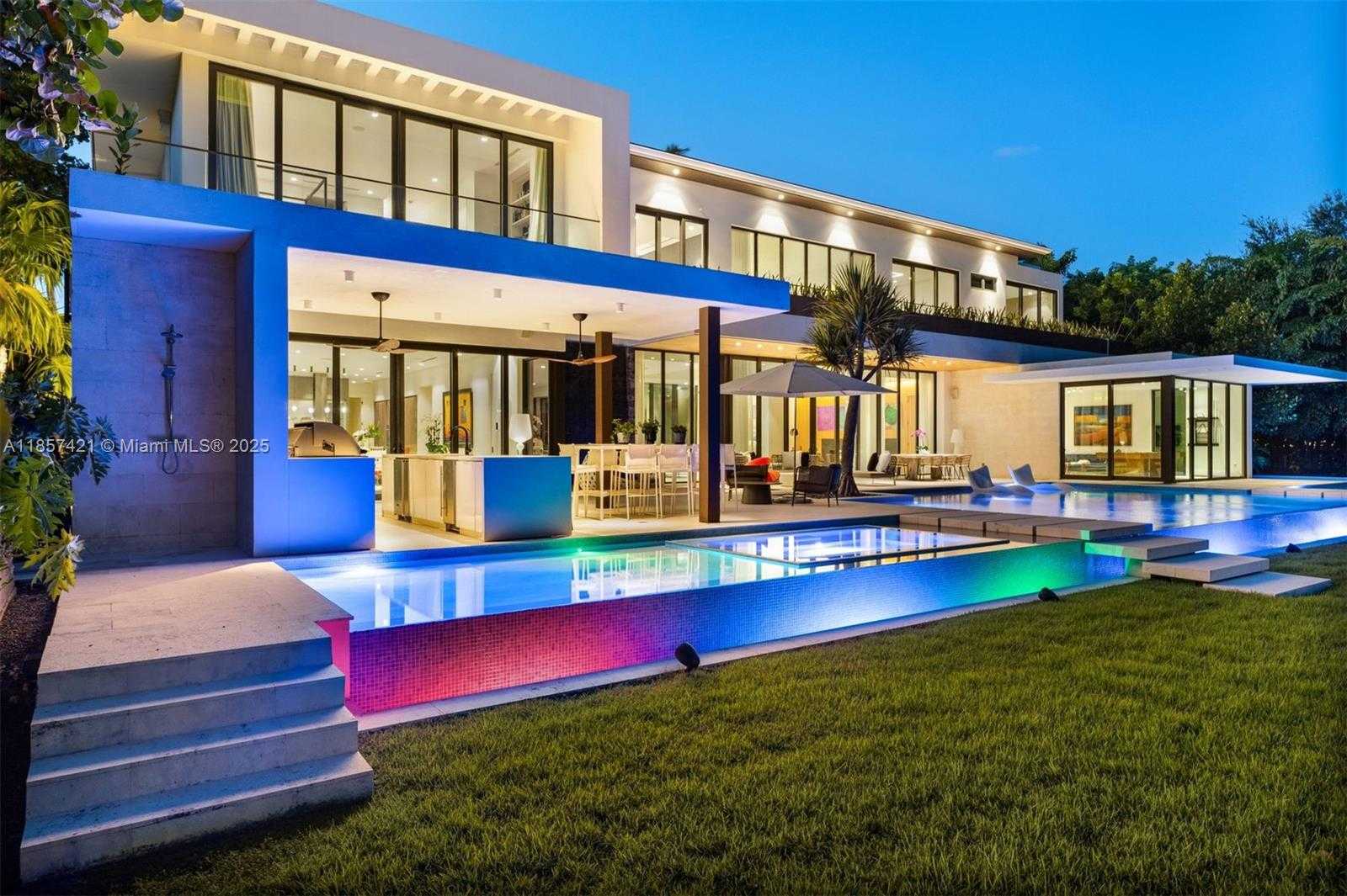Small Image of 540 LEUCADENDRA DR, Coral Gables Number 2