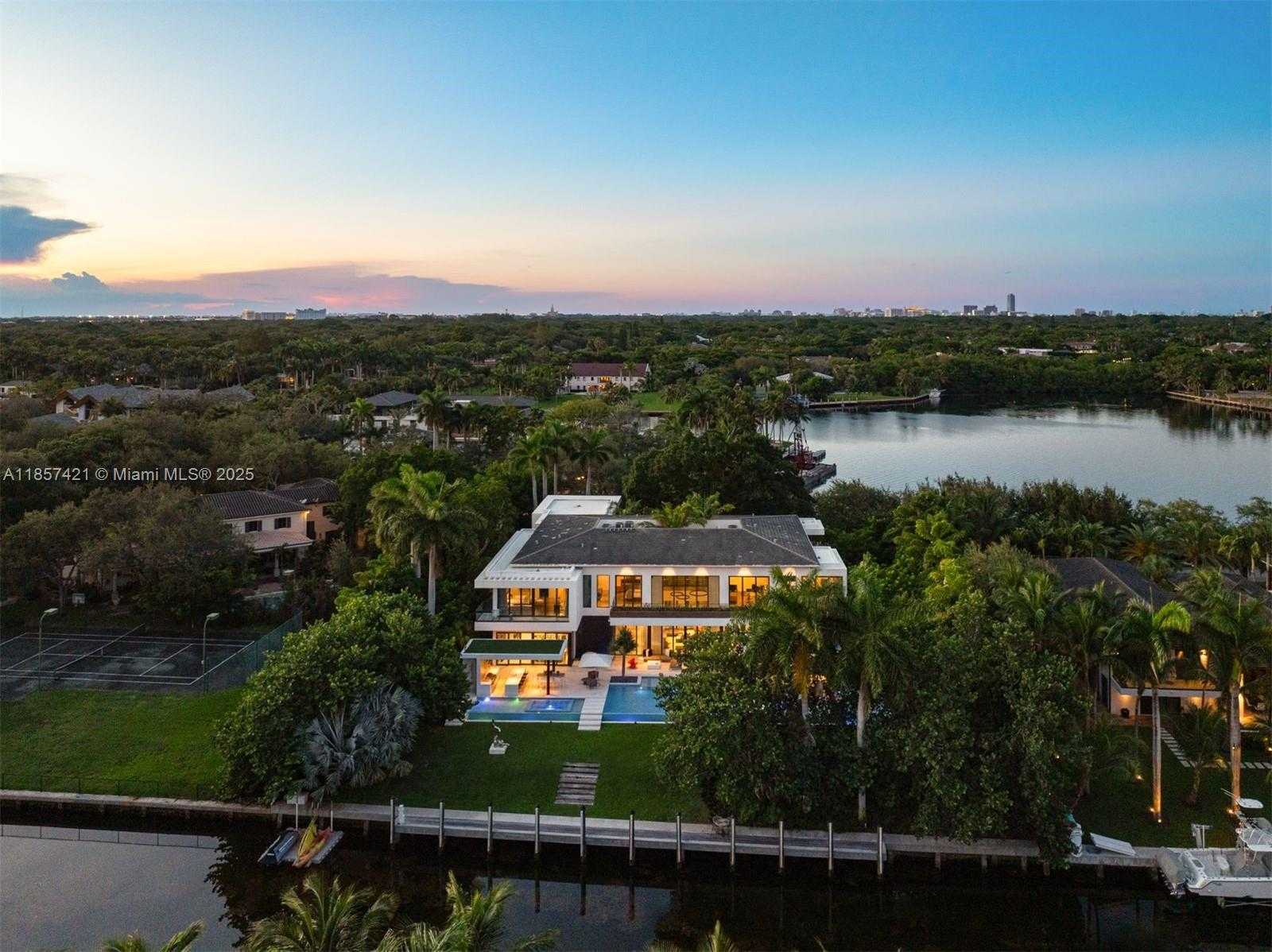 Small Image of 540 LEUCADENDRA DR, Coral Gables Number 21