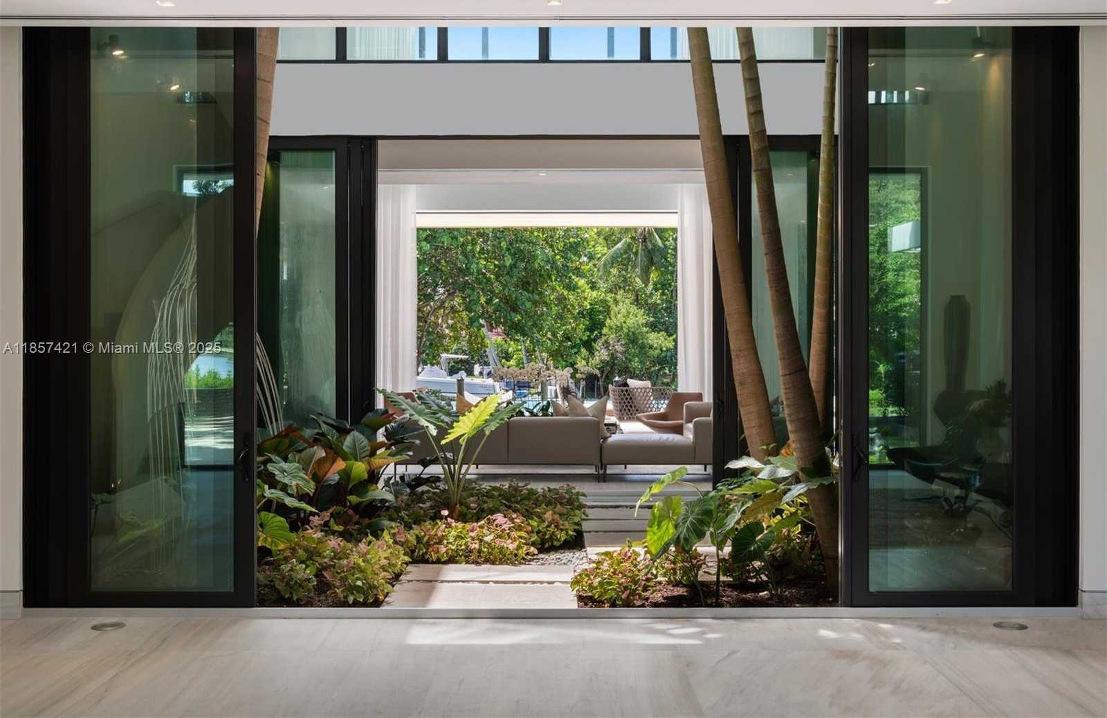 Small Image of 540 LEUCADENDRA DR, Coral Gables Number 3