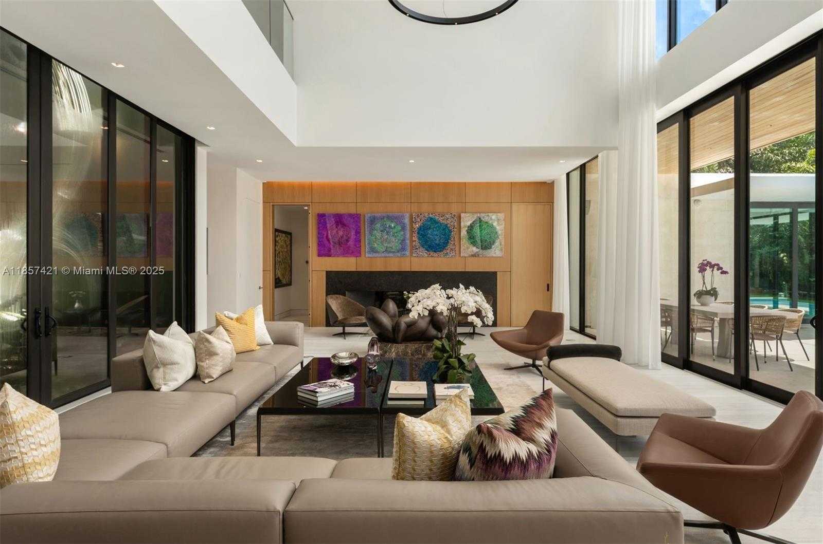 Small Image of 540 LEUCADENDRA DR, Coral Gables Number 4