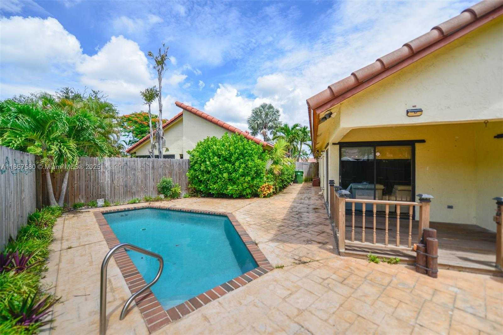 Small Image of 11300 SOUTH WEST 4TH ST, Pembroke Pines Number 24