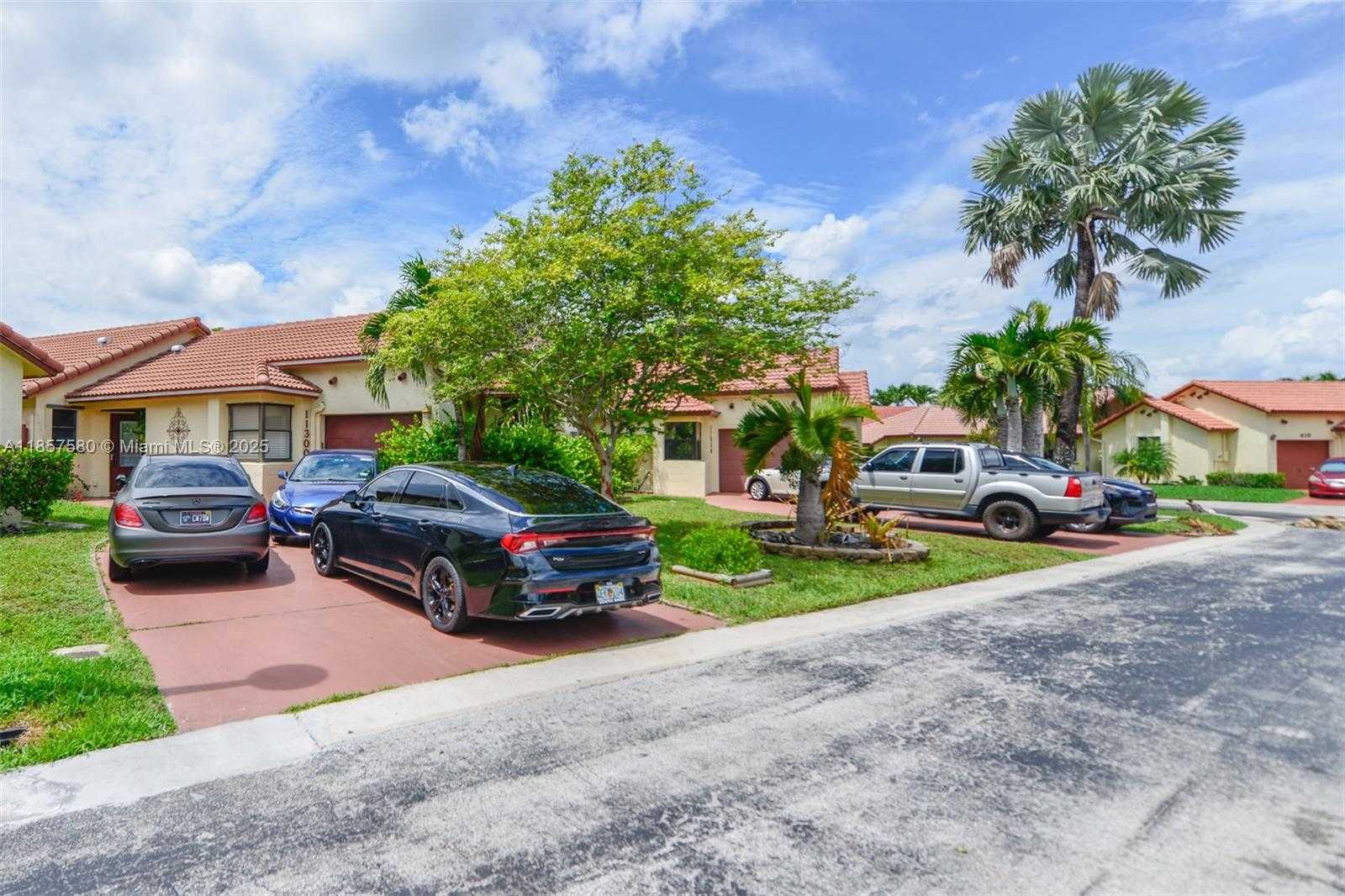 Small Image of 11300 SOUTH WEST 4TH ST, Pembroke Pines Number 28