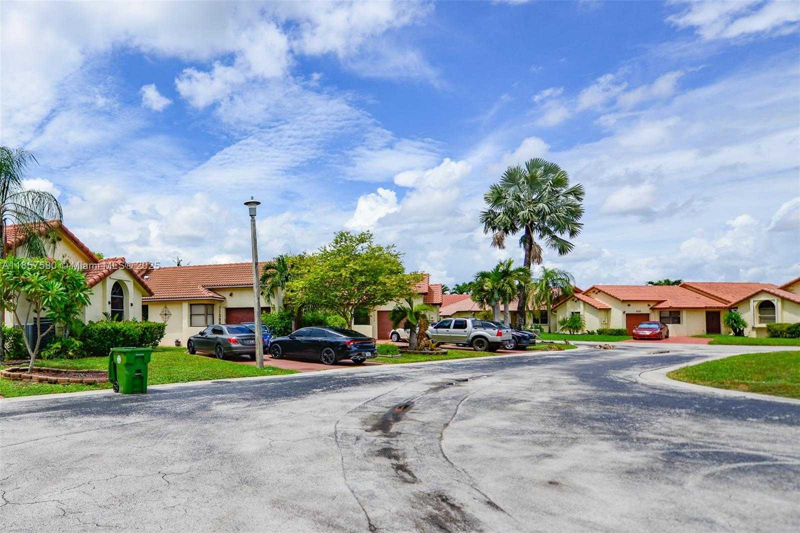 Small Image of 11300 SOUTH WEST 4TH ST, Pembroke Pines Number 29