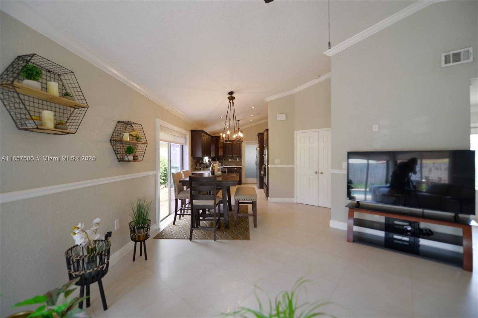 Small Image of 11300 SOUTH WEST 4TH ST, Pembroke Pines Number 3