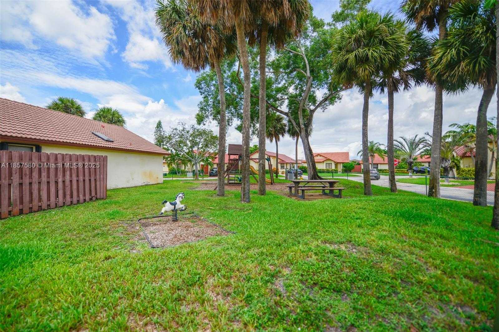 Small Image of 11300 SOUTH WEST 4TH ST, Pembroke Pines Number 30