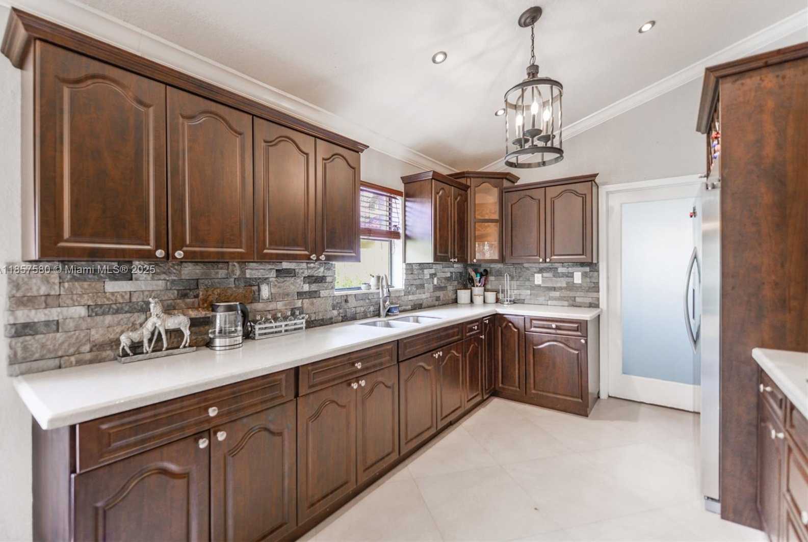 Small Image of 11300 SOUTH WEST 4TH ST, Pembroke Pines Number 6