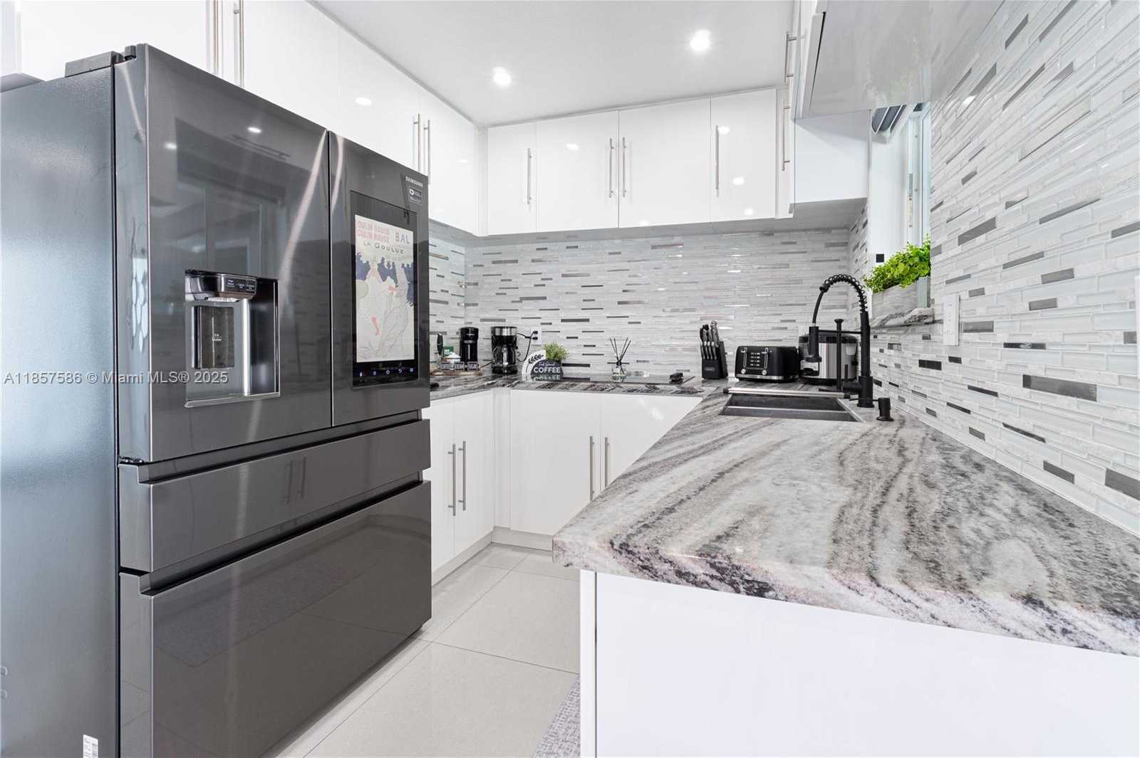 Small Image of 8031 NORTH WEST 175TH ST, Hialeah Number 7