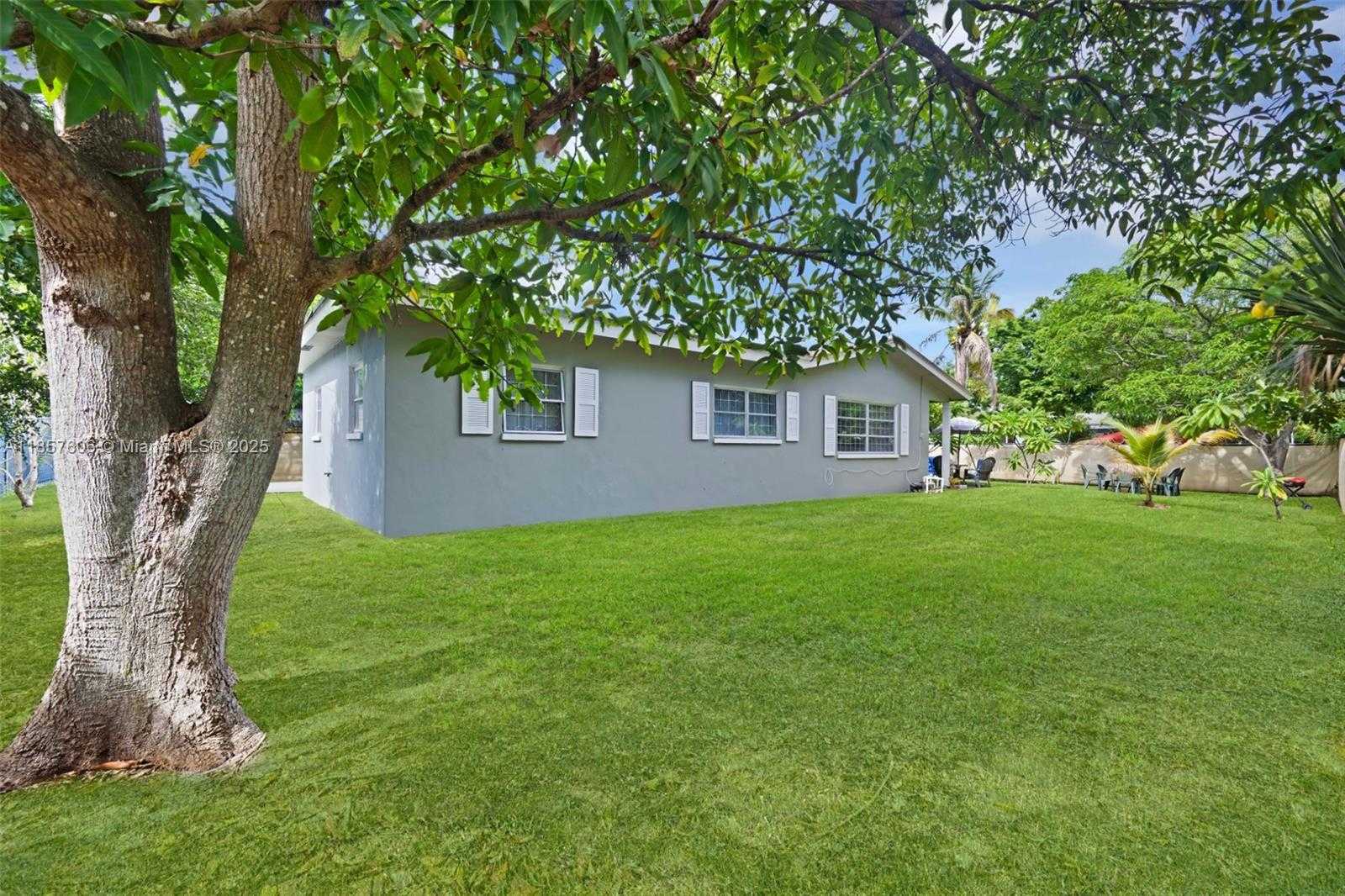 Small Image of 461 NORTH WEST 17TH PL, Fort Lauderdale Number 2