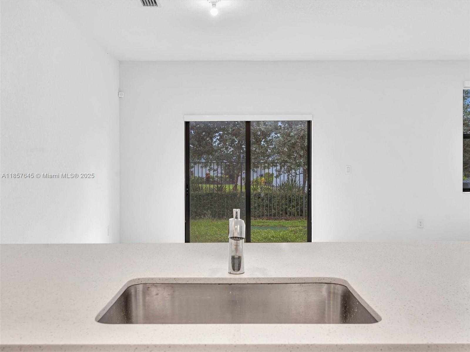 Small Image of 20381 NORTH WEST 4TH CT, Miami Gardens Number 11