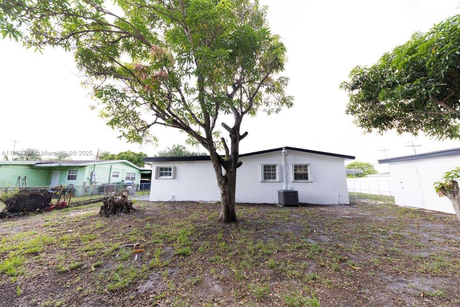 Small Image of 18611 NORTH WEST 28TH PL, Miami Gardens Number 22