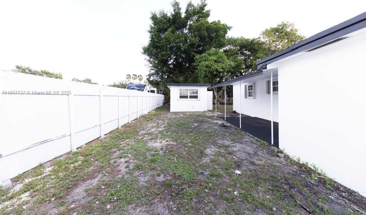 Small Image of 18611 NORTH WEST 28TH PL, Miami Gardens Number 23