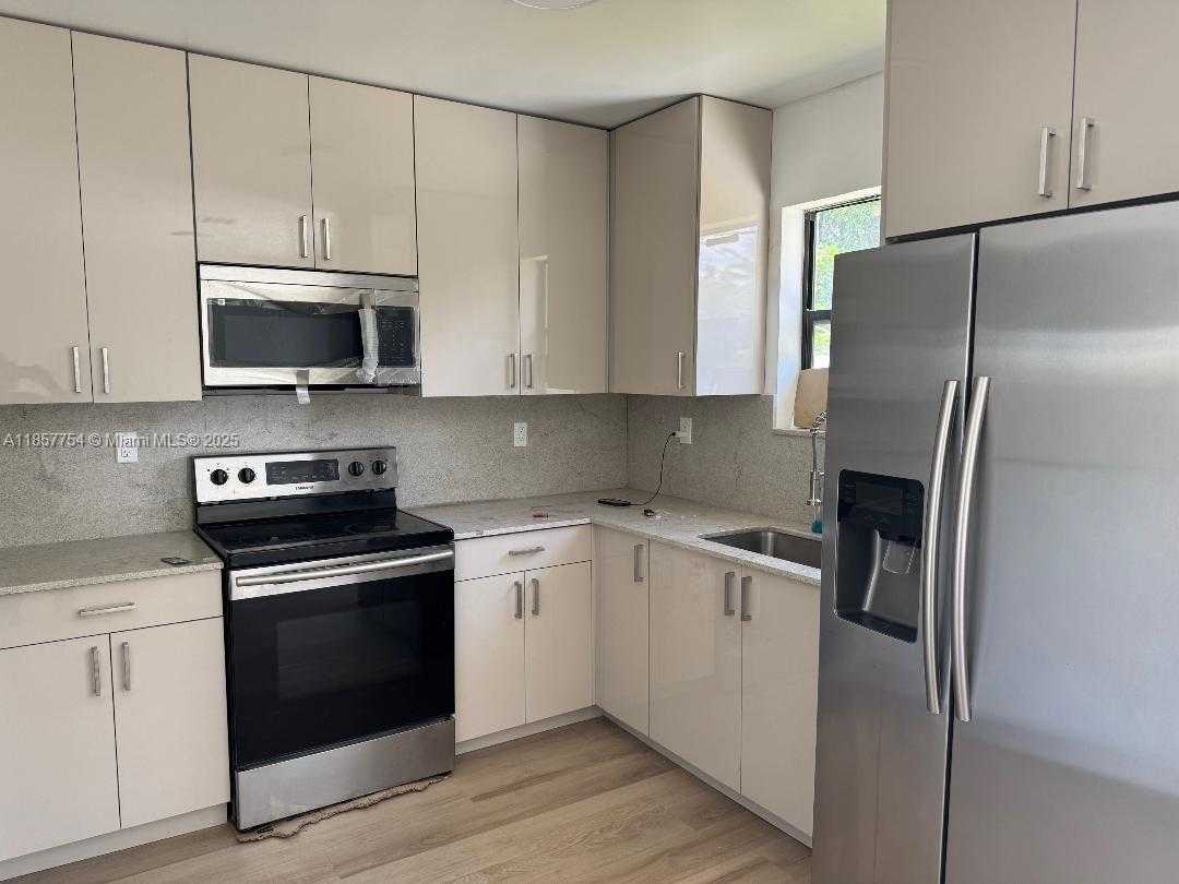 Small Image of 3840 NORTH EAST 12TH AVE, Pompano Beach Number 3
