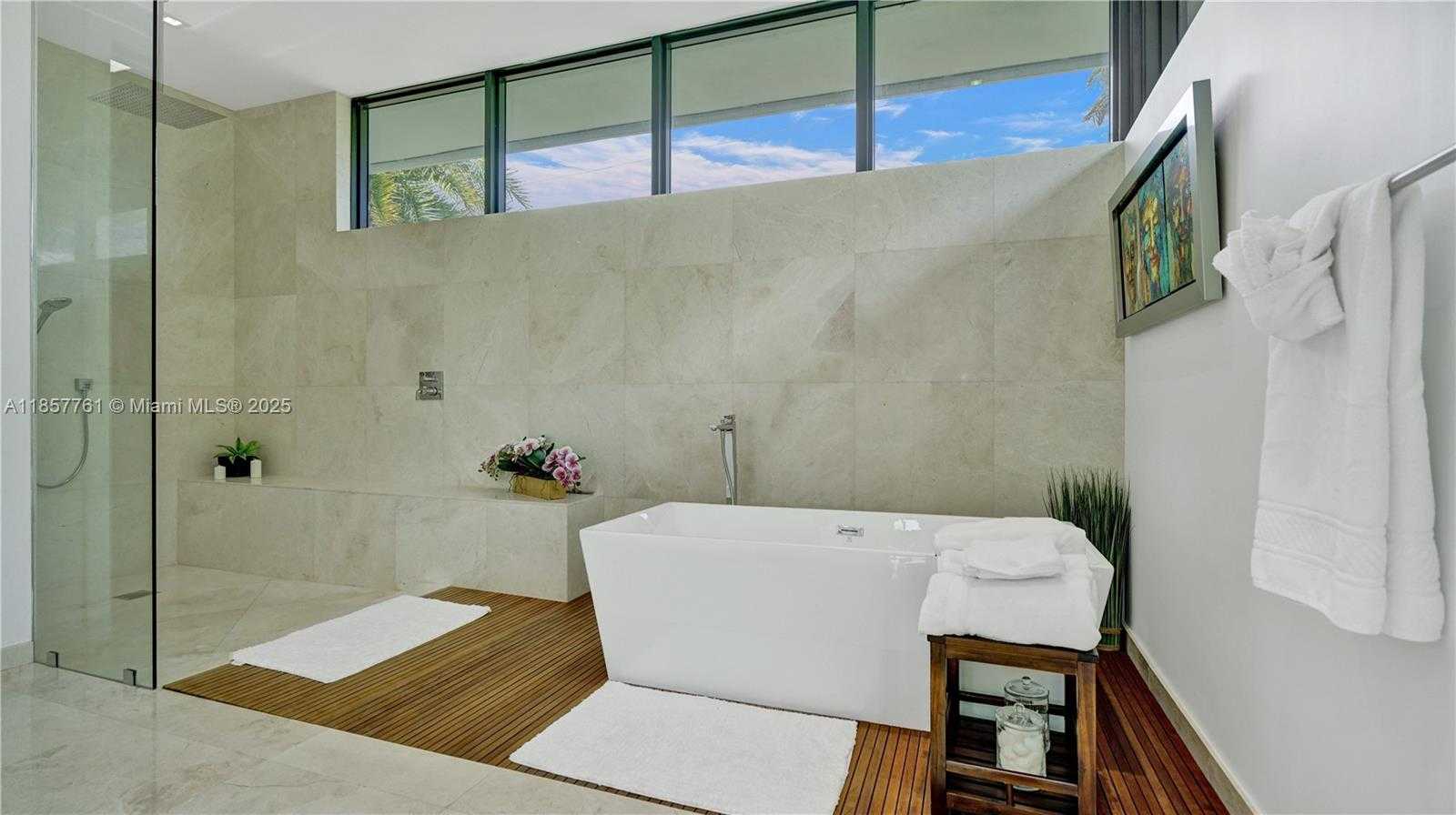 Small Image of 1651 DIPLOMAT PKWY, Hallandale Beach Number 15