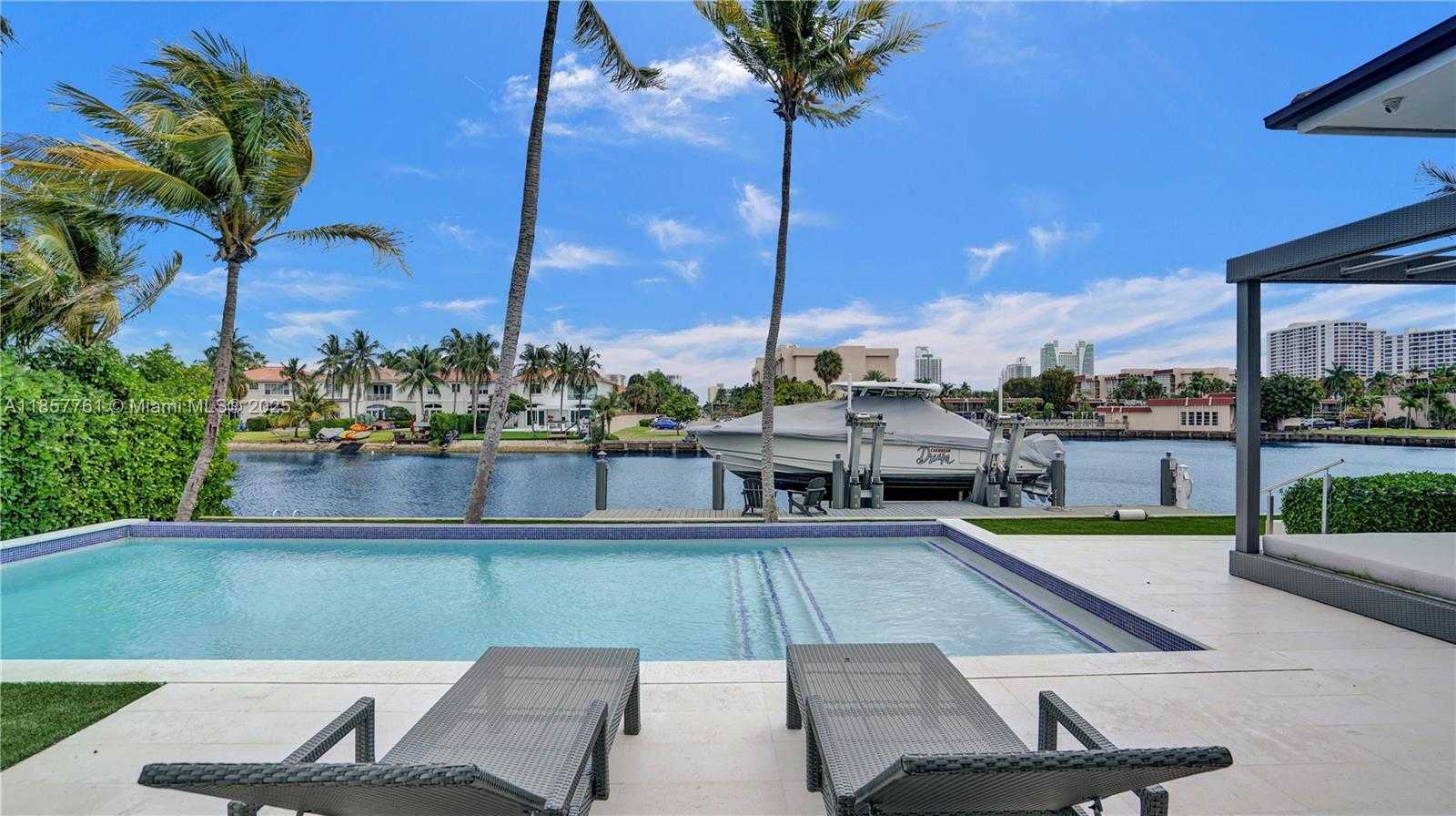 Small Image of 1651 DIPLOMAT PKWY, Hallandale Beach Number 20