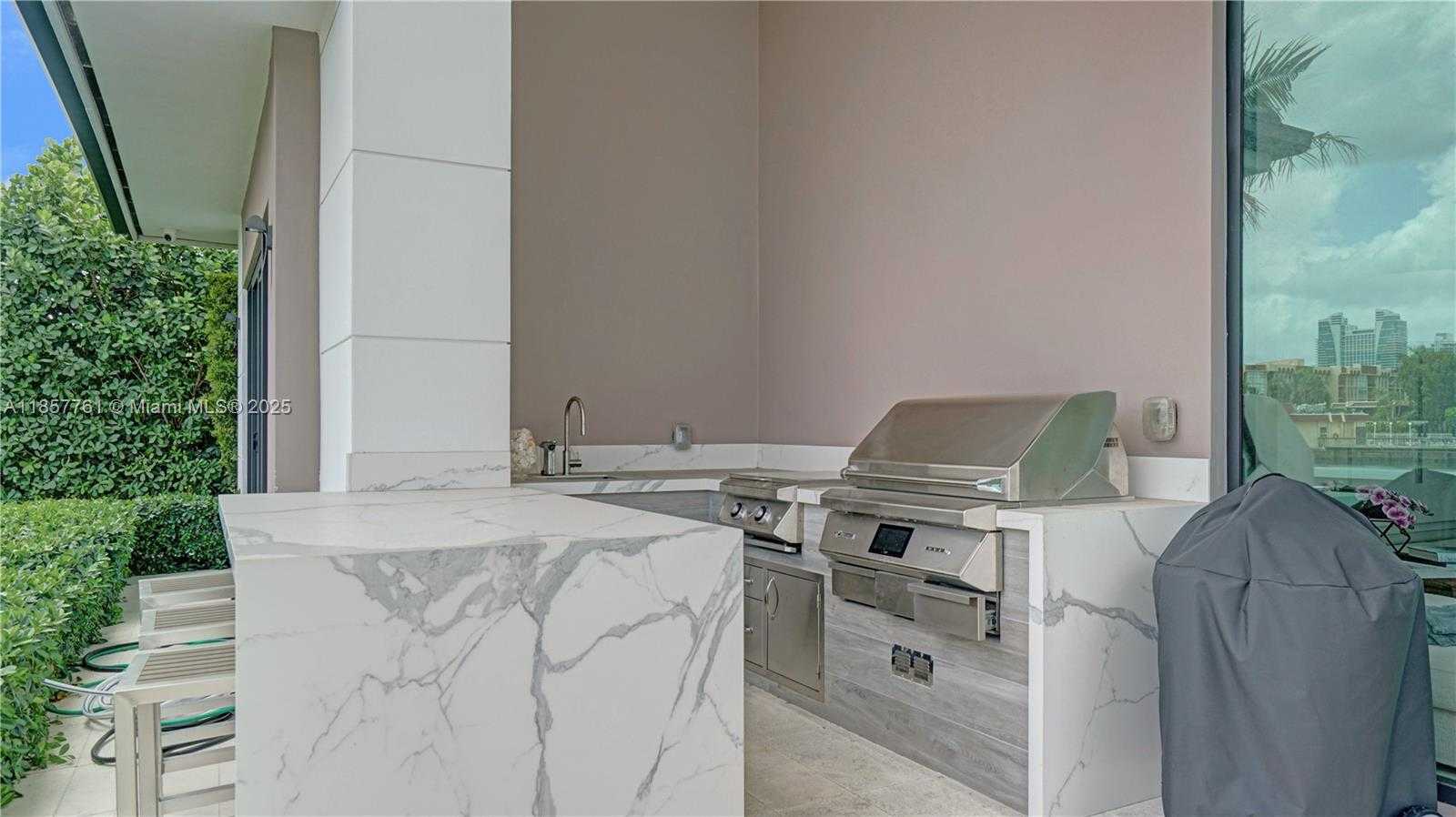 Small Image of 1651 DIPLOMAT PKWY, Hallandale Beach Number 22