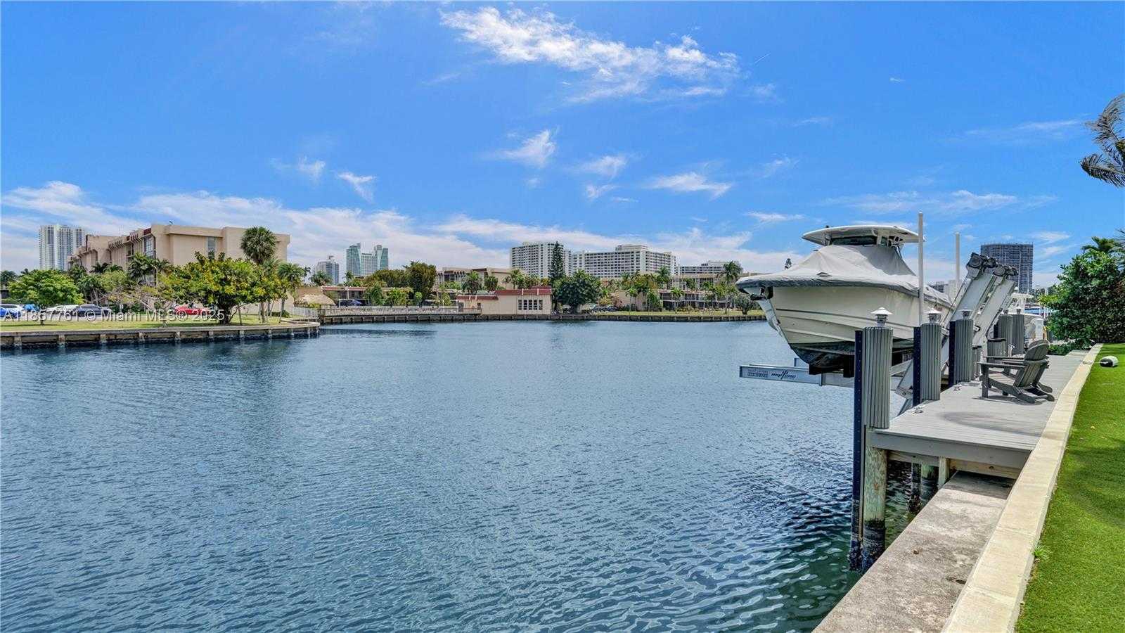 Small Image of 1651 DIPLOMAT PKWY, Hallandale Beach Number 23