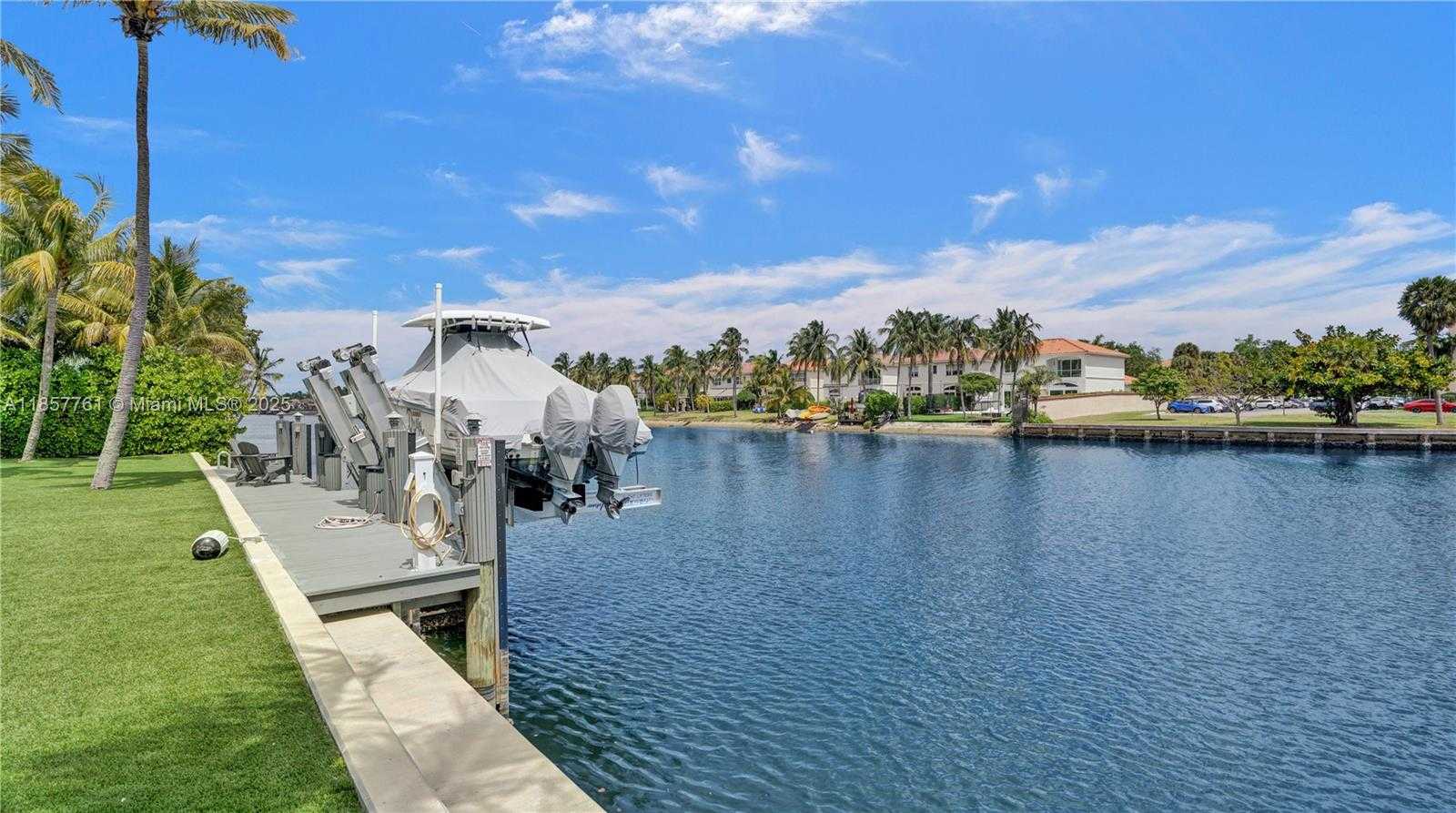 Small Image of 1651 DIPLOMAT PKWY, Hallandale Beach Number 24