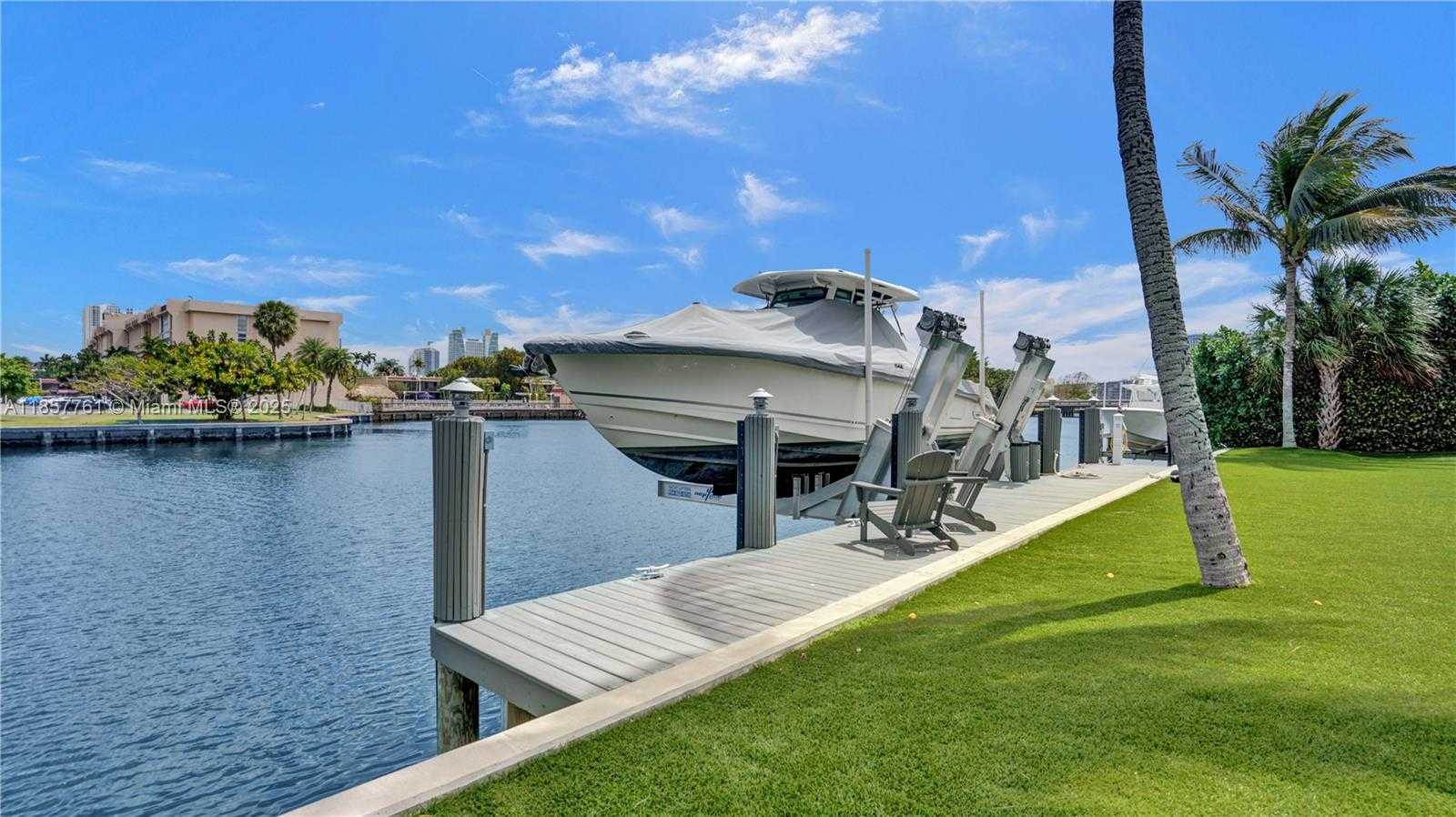 Small Image of 1651 DIPLOMAT PKWY, Hallandale Beach Number 25