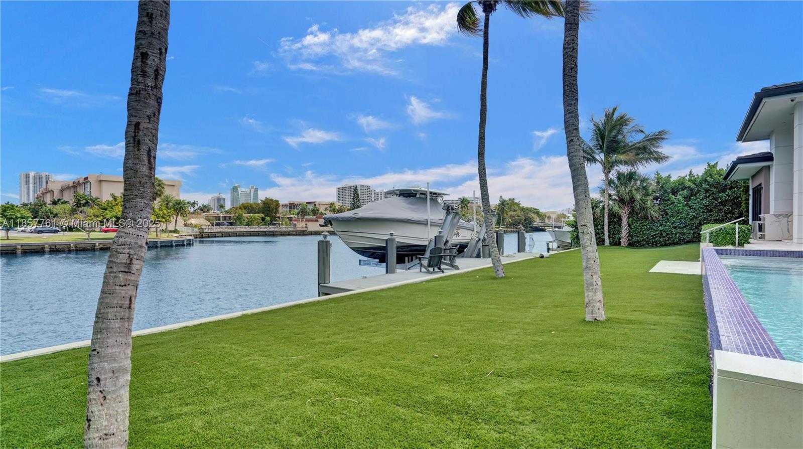 Small Image of 1651 DIPLOMAT PKWY, Hallandale Beach Number 26