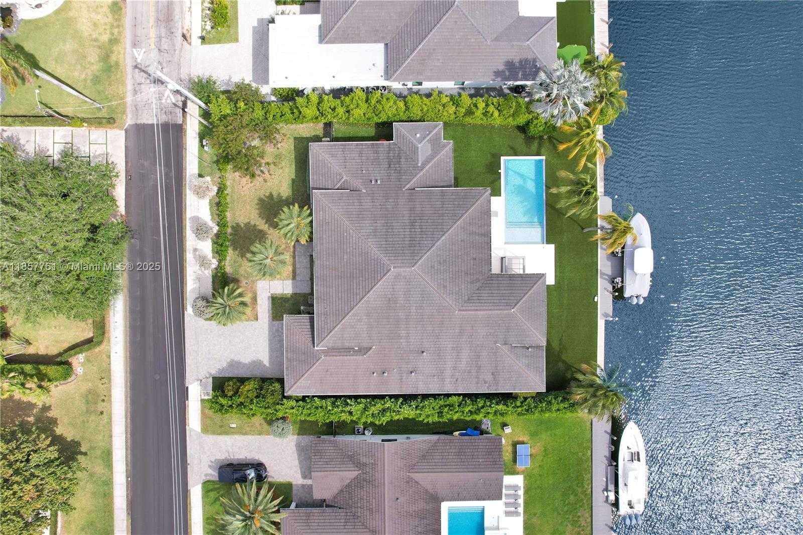 Small Image of 1651 DIPLOMAT PKWY, Hallandale Beach Number 27
