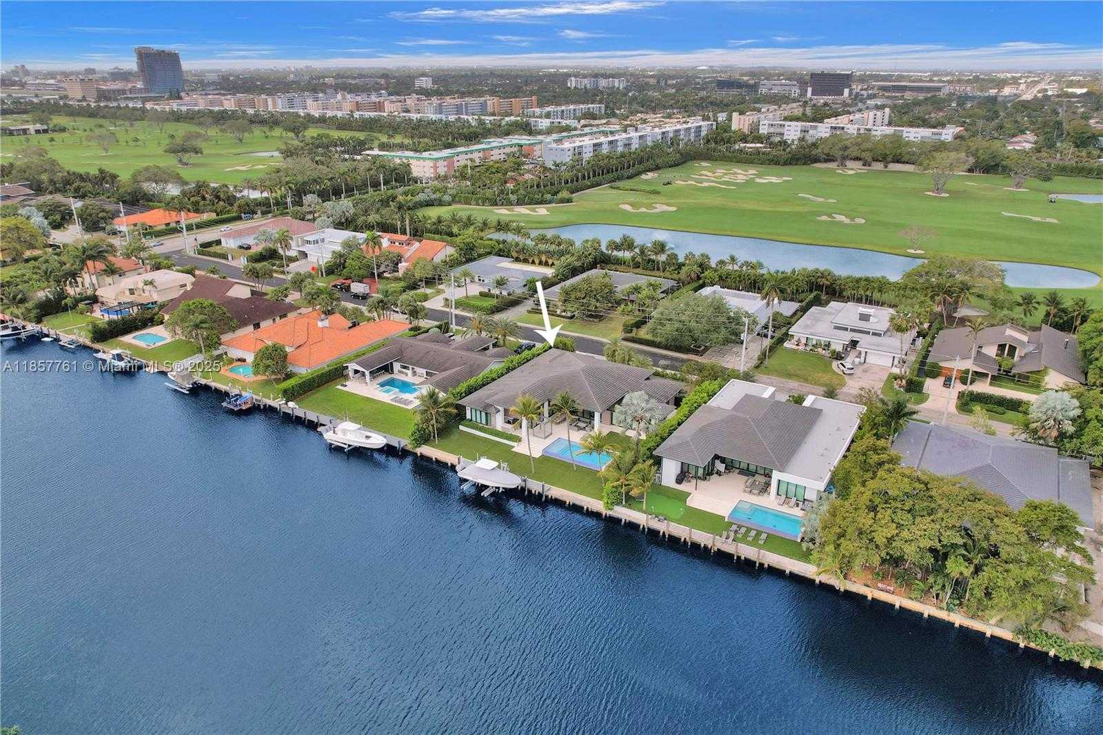 Small Image of 1651 DIPLOMAT PKWY, Hallandale Beach Number 5