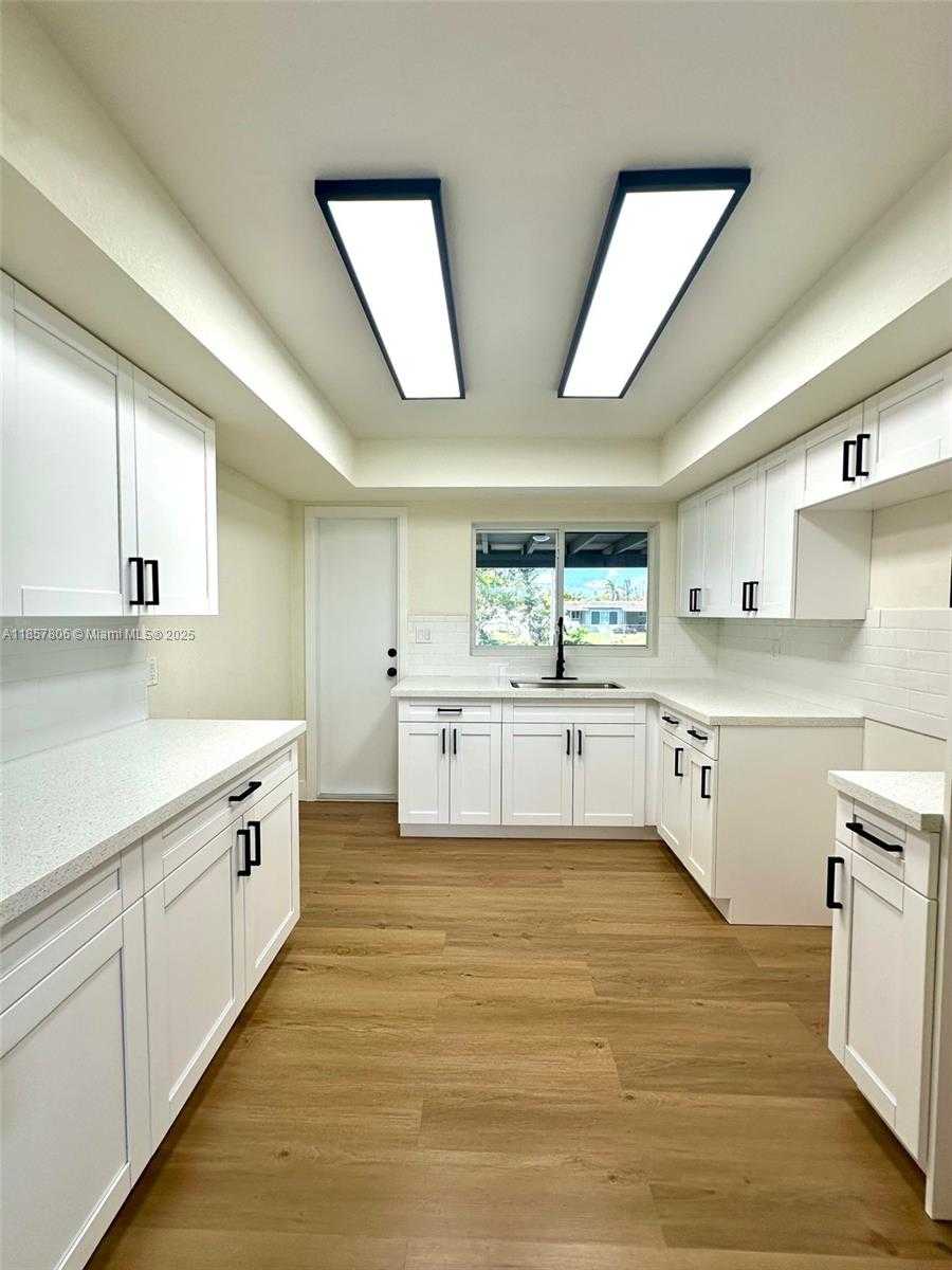 Small Image of 6285 NORTH WEST 23RD ST, Margate Number 11