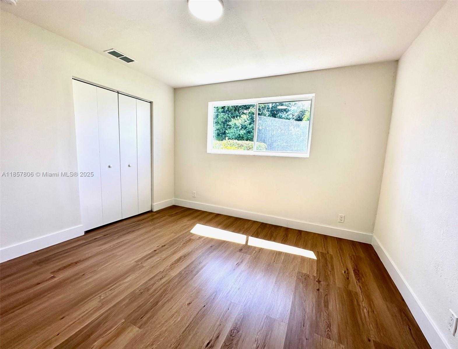 Small Image of 6285 NORTH WEST 23RD ST, Margate Number 12