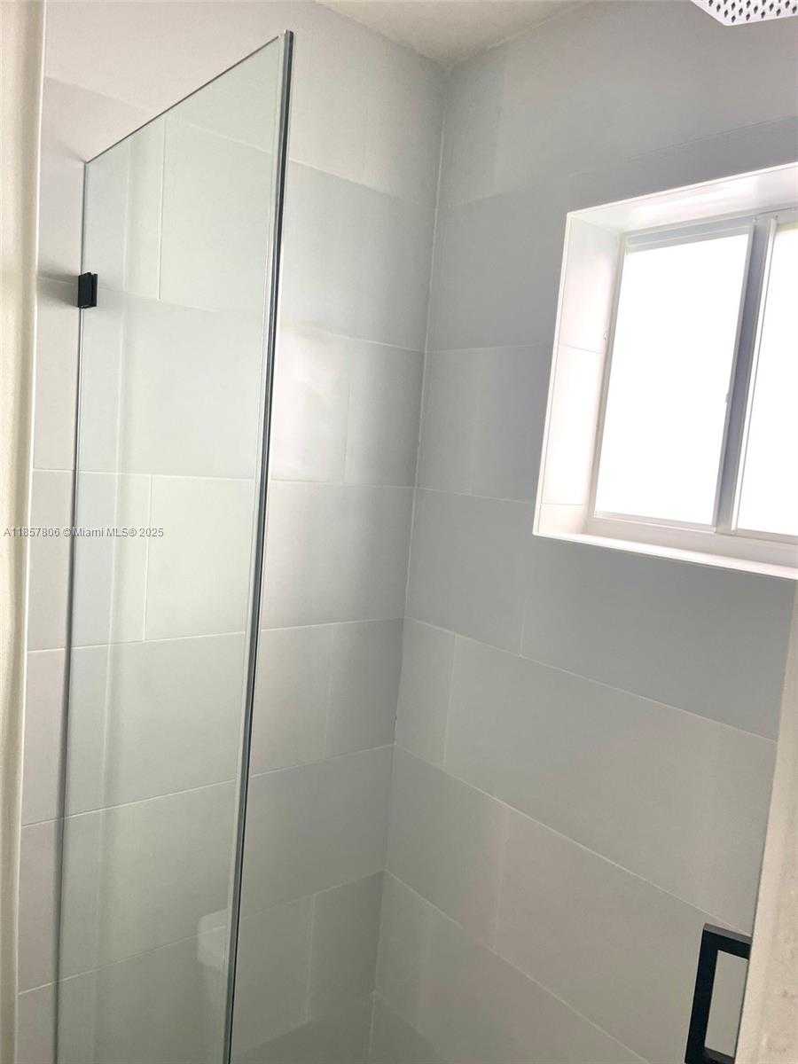 Small Image of 6285 NORTH WEST 23RD ST, Margate Number 17