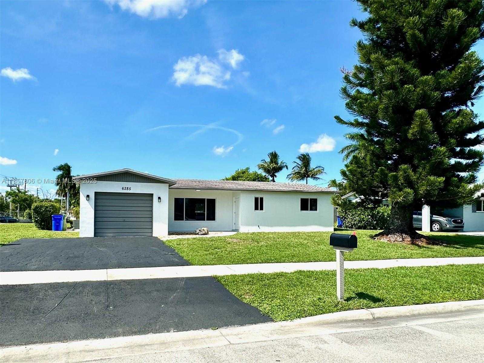 Small Image of 6285 NORTH WEST 23RD ST, Margate Number 2