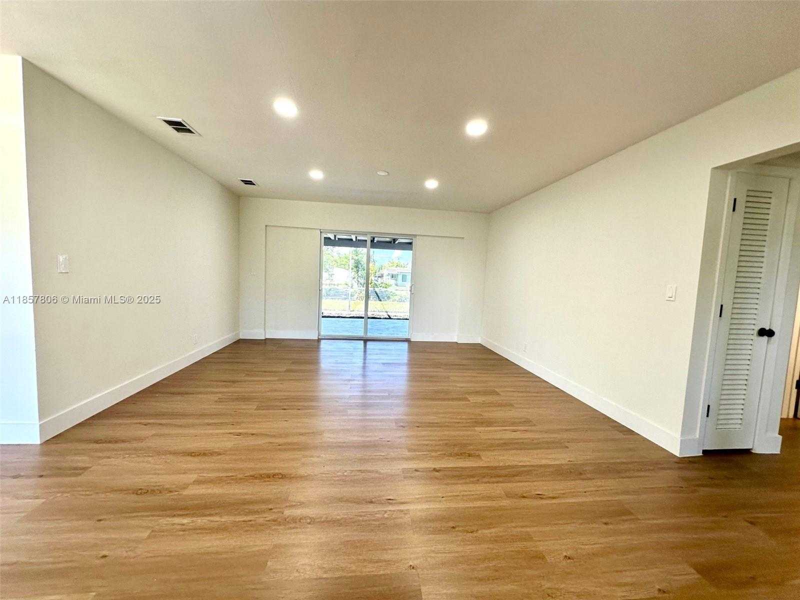 Small Image of 6285 NORTH WEST 23RD ST, Margate Number 5