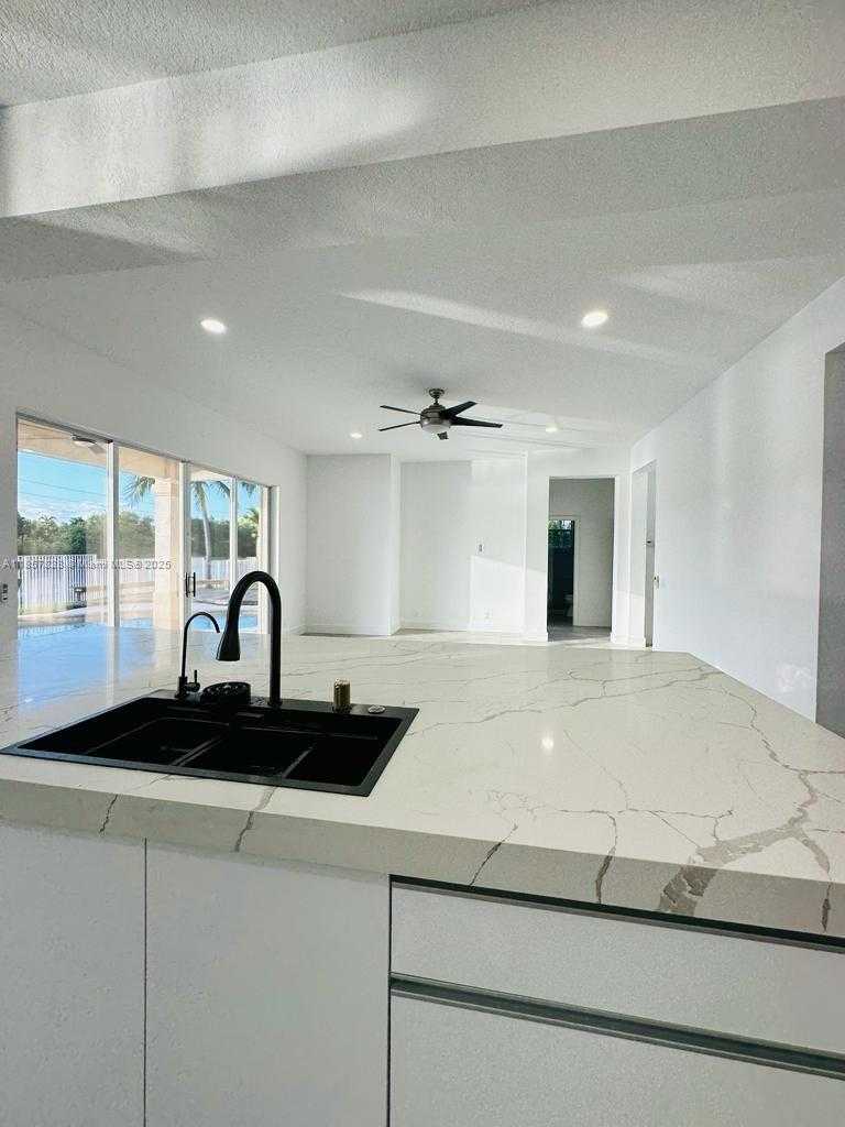 Small Image of 1887 HARBOR VIEW CIR, Weston Number 10