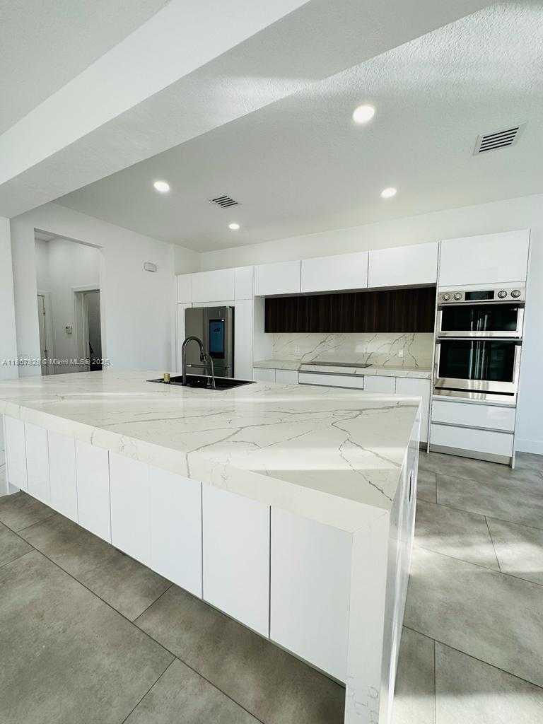 Small Image of 1887 HARBOR VIEW CIR, Weston Number 12
