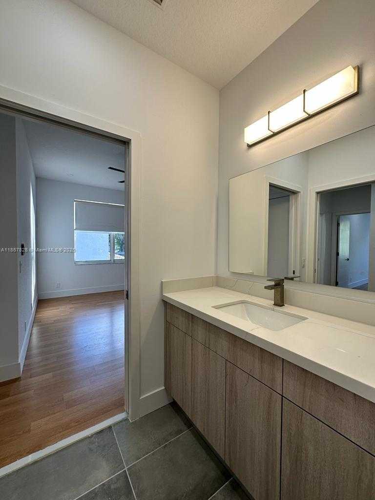 Small Image of 1887 HARBOR VIEW CIR, Weston Number 13