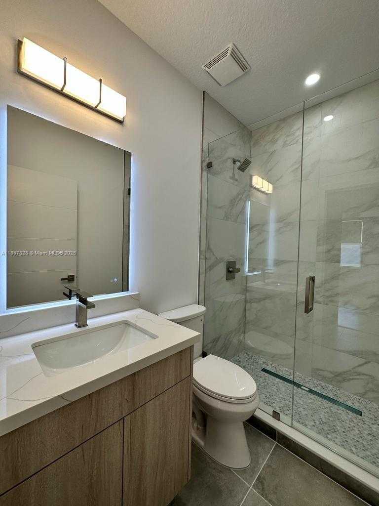 Small Image of 1887 HARBOR VIEW CIR, Weston Number 18
