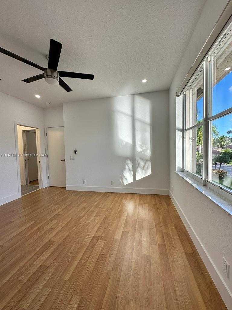 Small Image of 1887 HARBOR VIEW CIR, Weston Number 19
