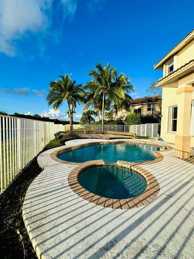 Small Image of 1887 HARBOR VIEW CIR, Weston Number 2