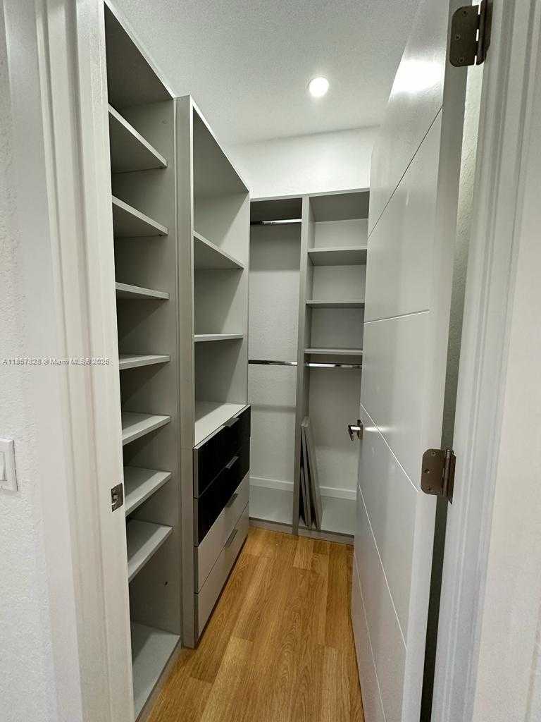 Small Image of 1887 HARBOR VIEW CIR, Weston Number 20