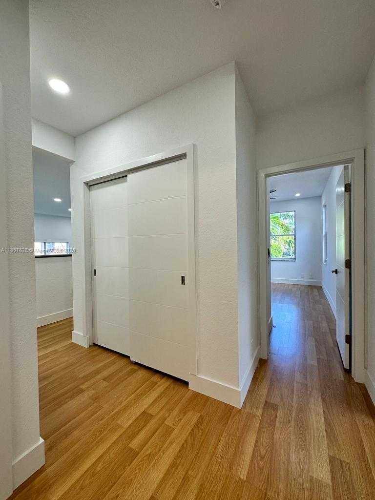 Small Image of 1887 HARBOR VIEW CIR, Weston Number 22