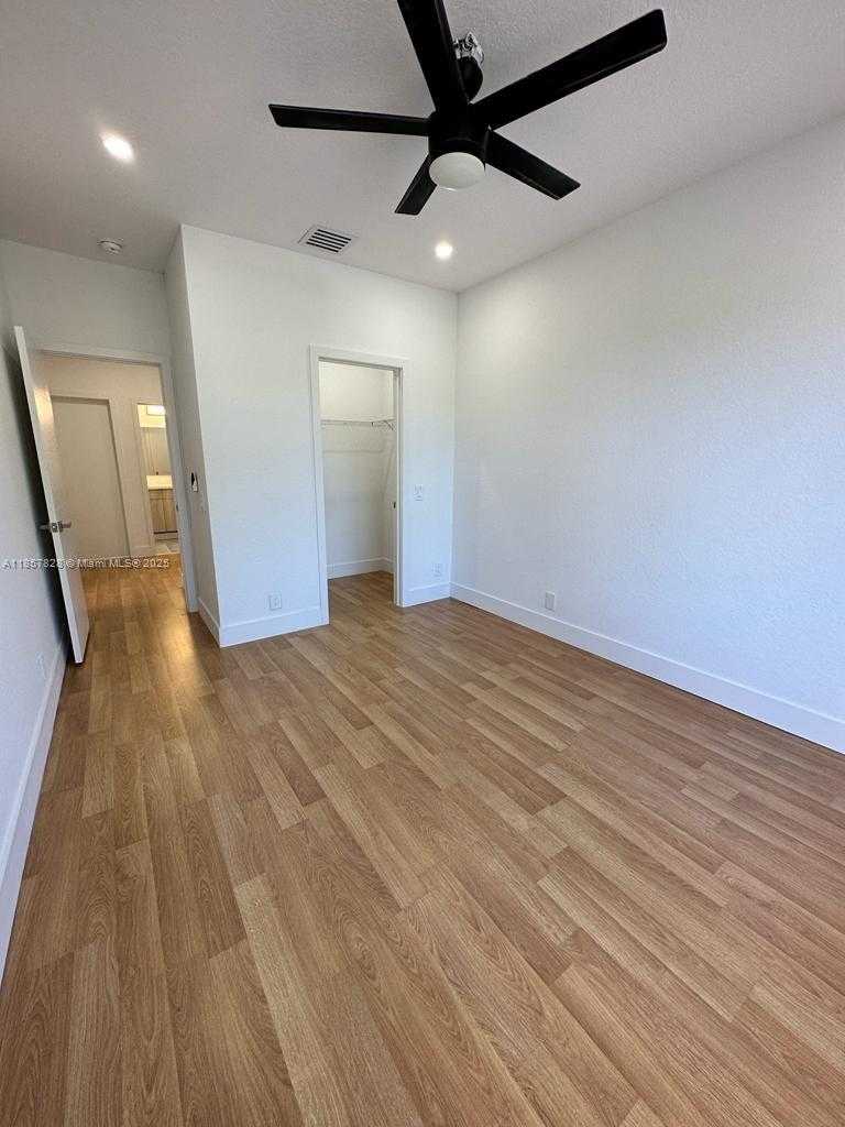 Small Image of 1887 HARBOR VIEW CIR, Weston Number 23
