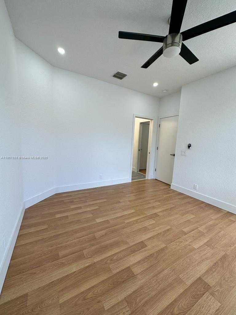Small Image of 1887 HARBOR VIEW CIR, Weston Number 25
