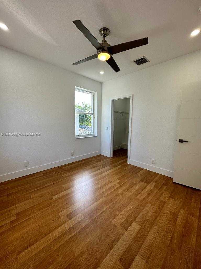 Small Image of 1887 HARBOR VIEW CIR, Weston Number 26