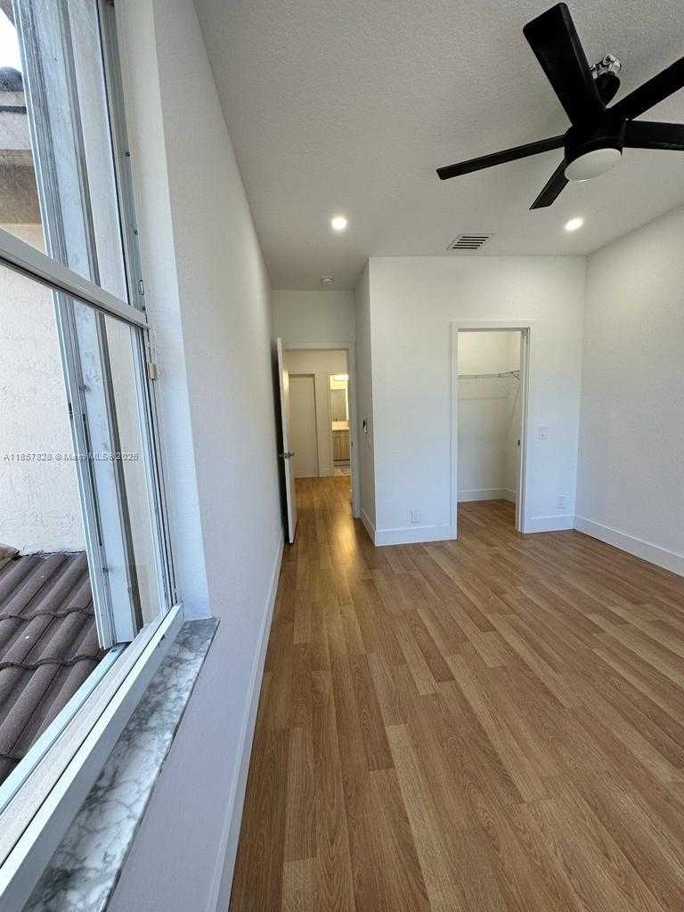 Small Image of 1887 HARBOR VIEW CIR, Weston Number 29